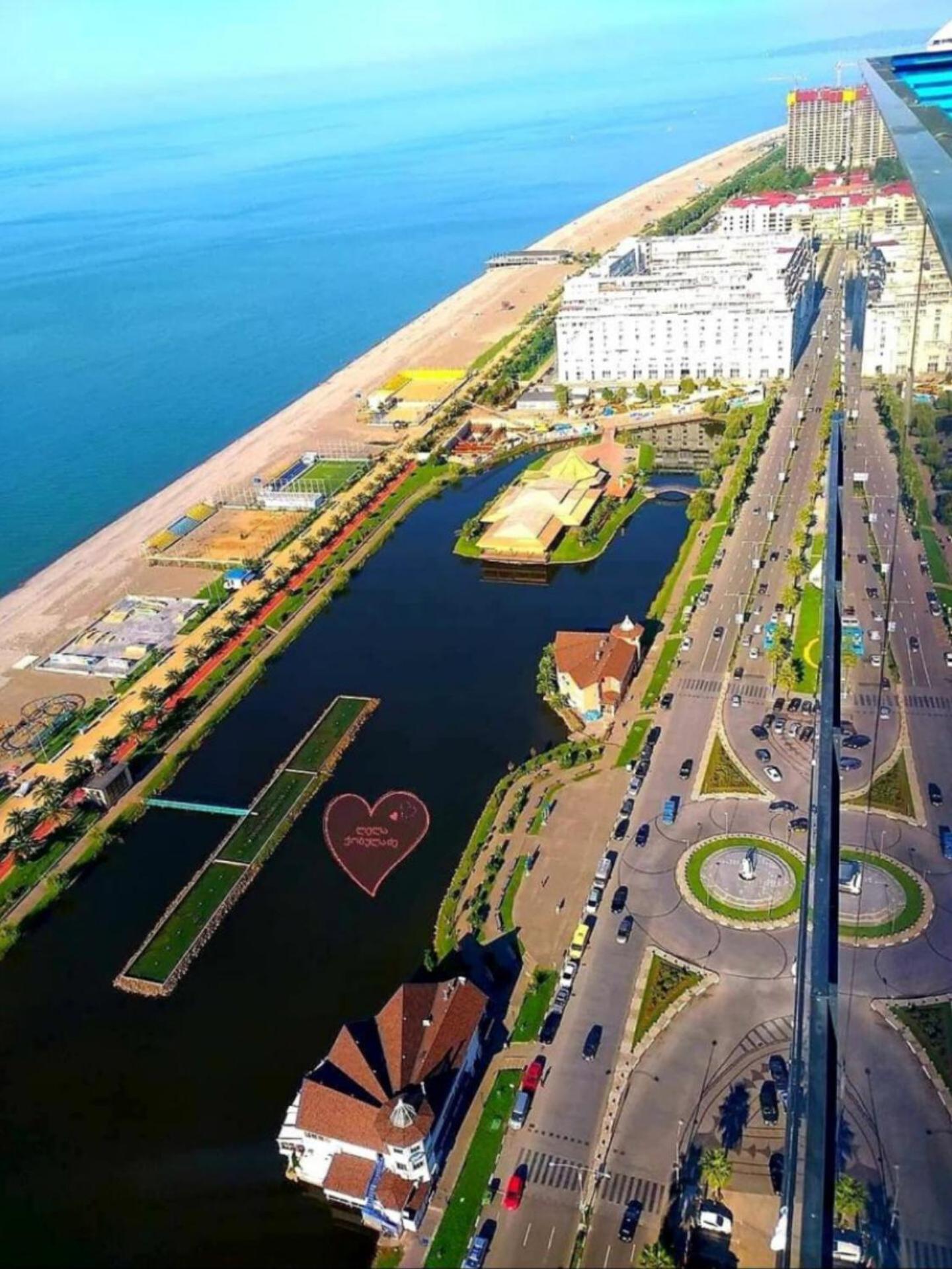 Delux Sea View Aparthotel In Orbi City Batumi Kültér fotó