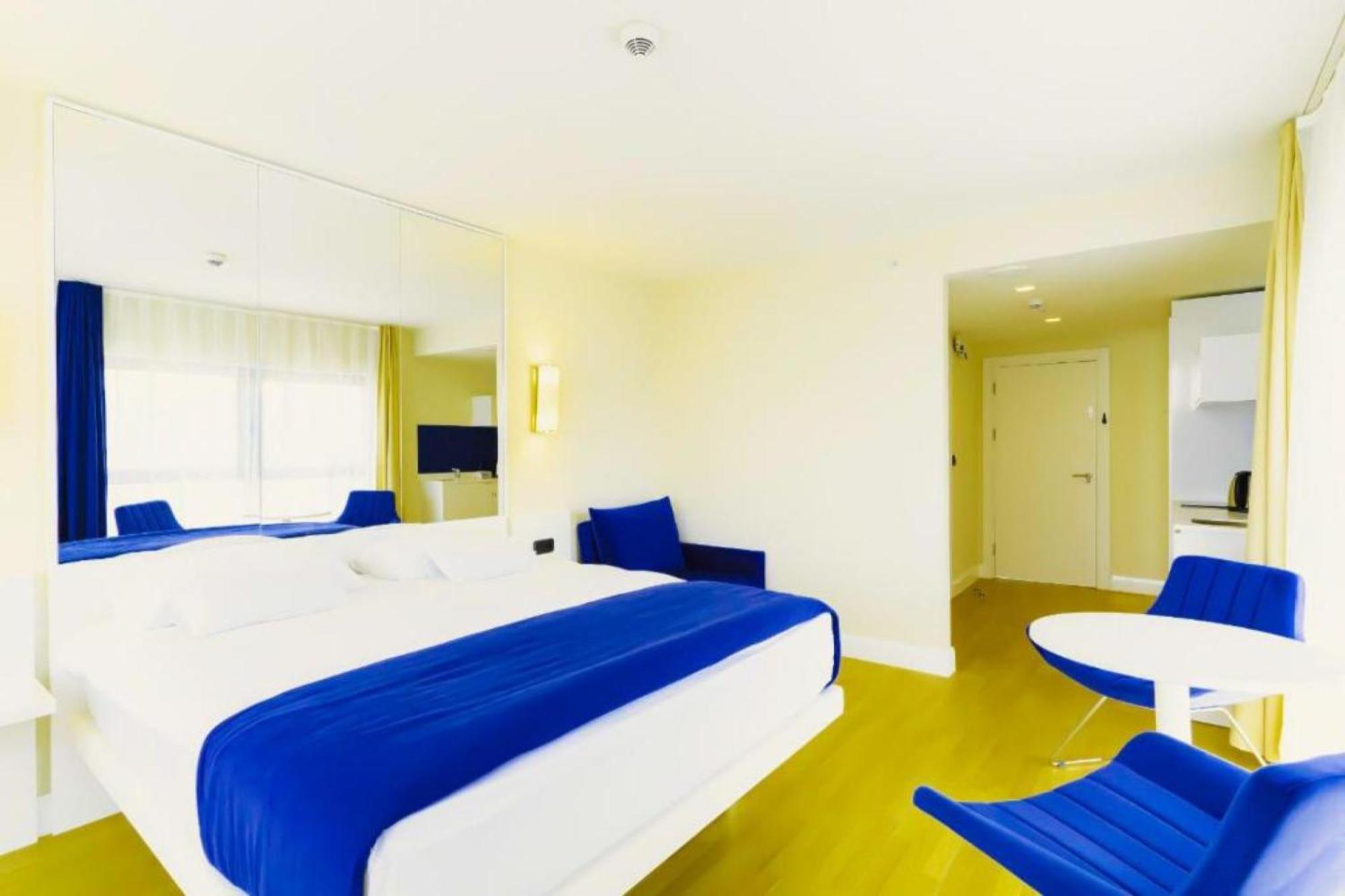 Delux Sea View Aparthotel In Orbi City Batumi Kültér fotó