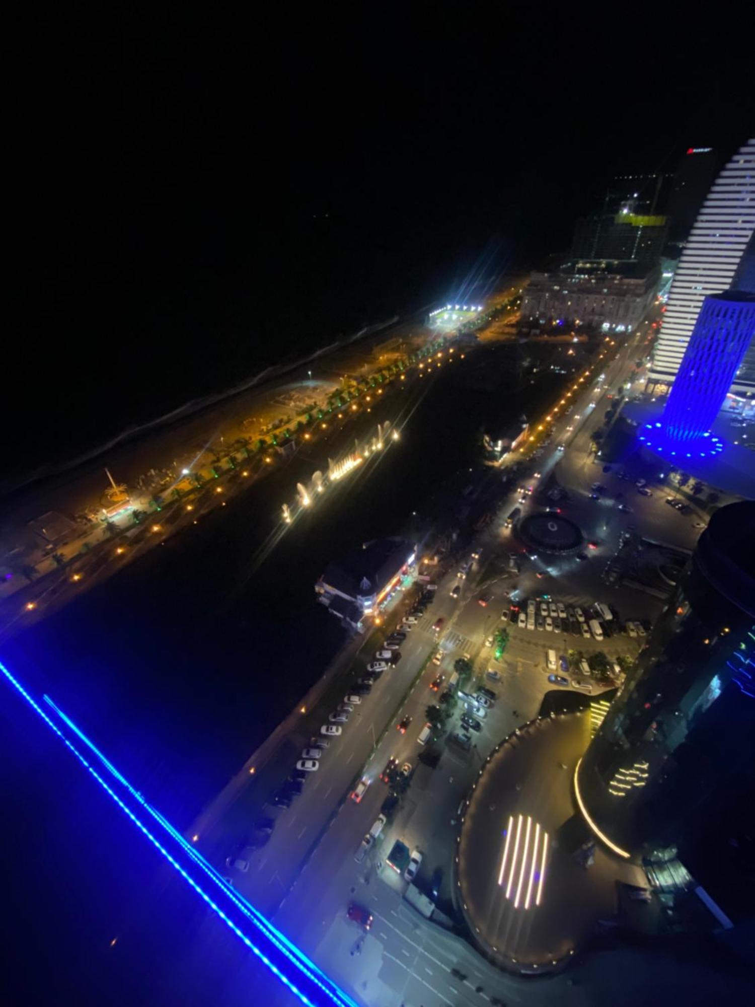 Delux Sea View Aparthotel In Orbi City Batumi Kültér fotó
