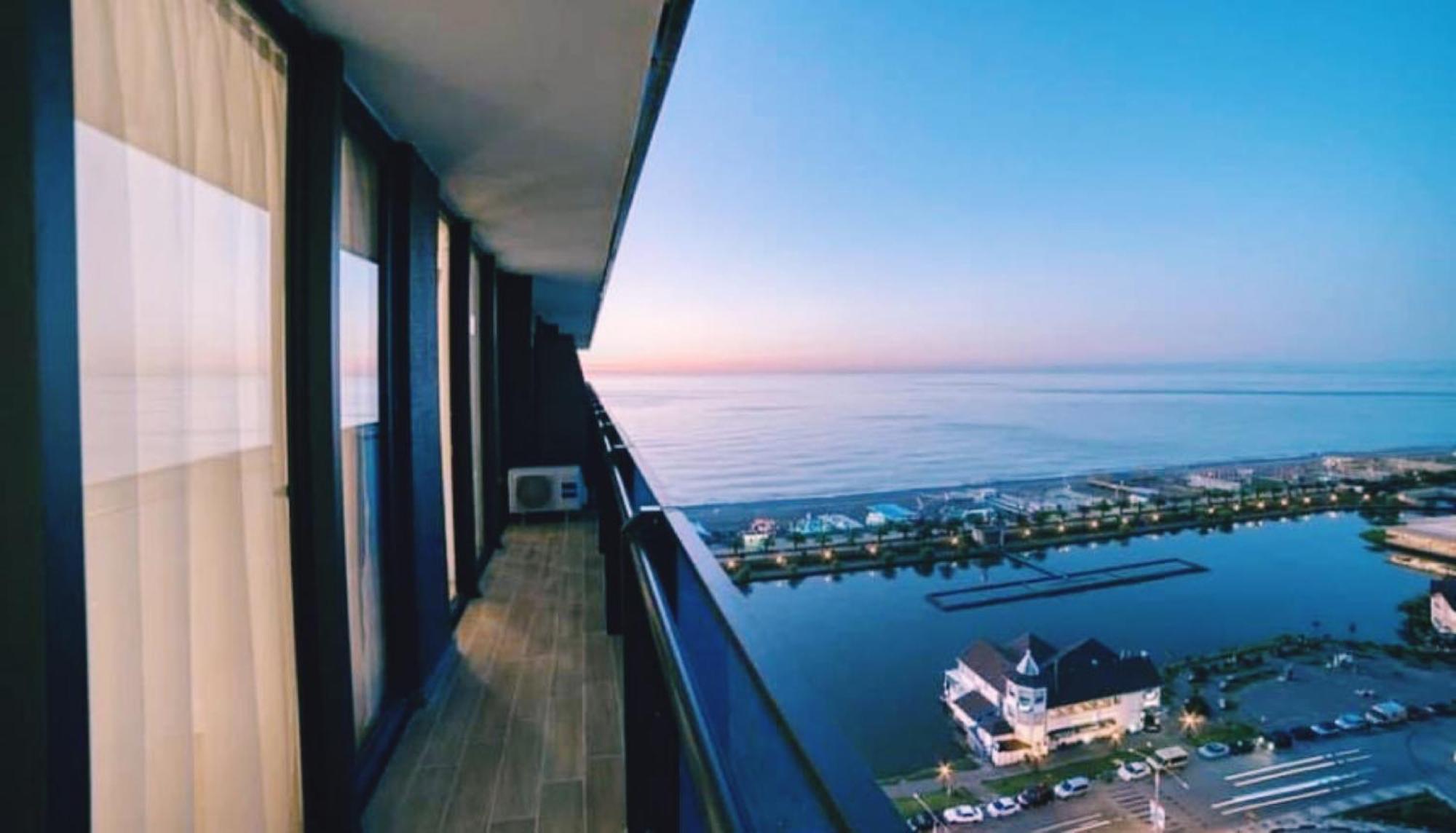 Delux Sea View Aparthotel In Orbi City Batumi Kültér fotó
