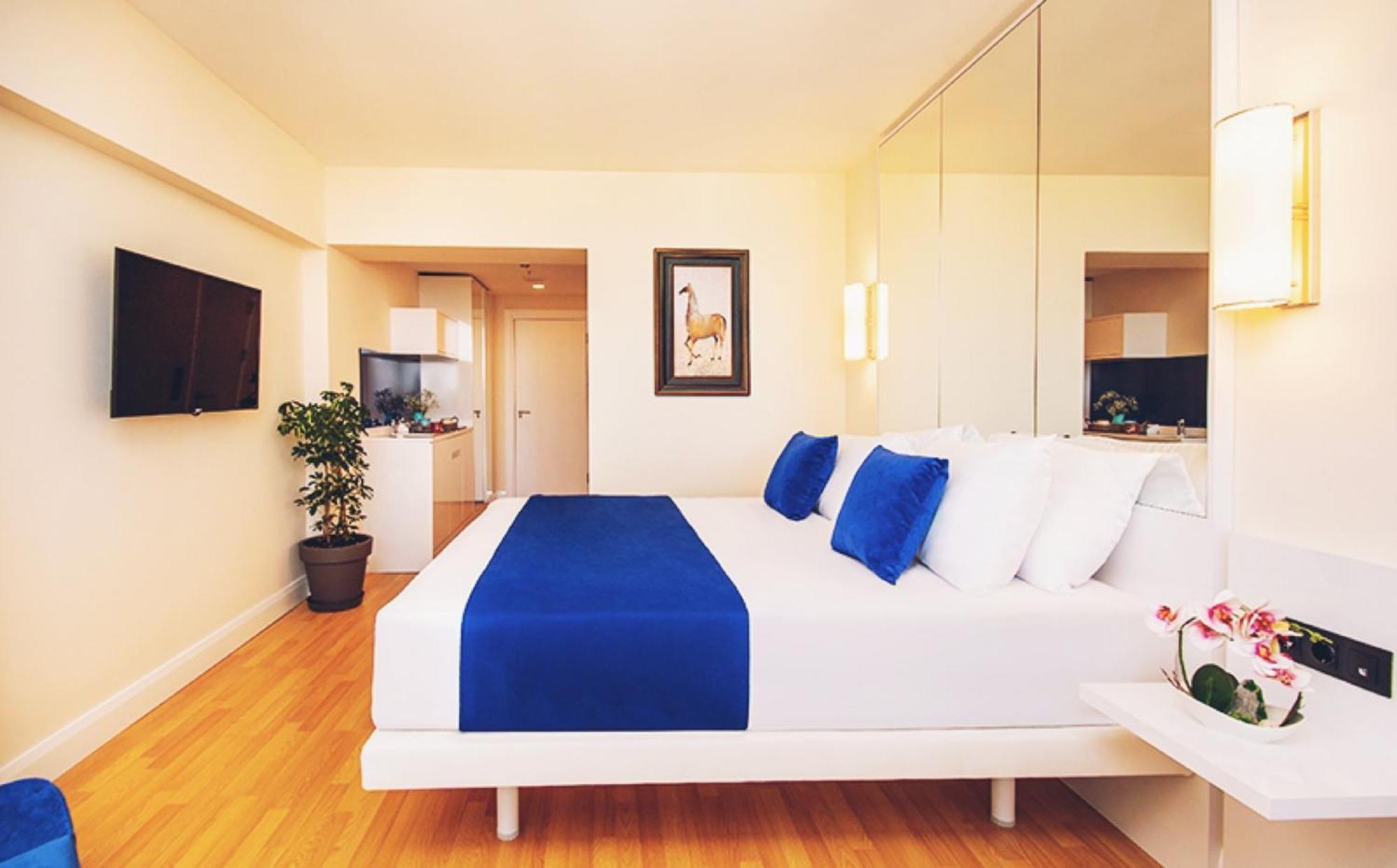 Delux Sea View Aparthotel In Orbi City Batumi Kültér fotó