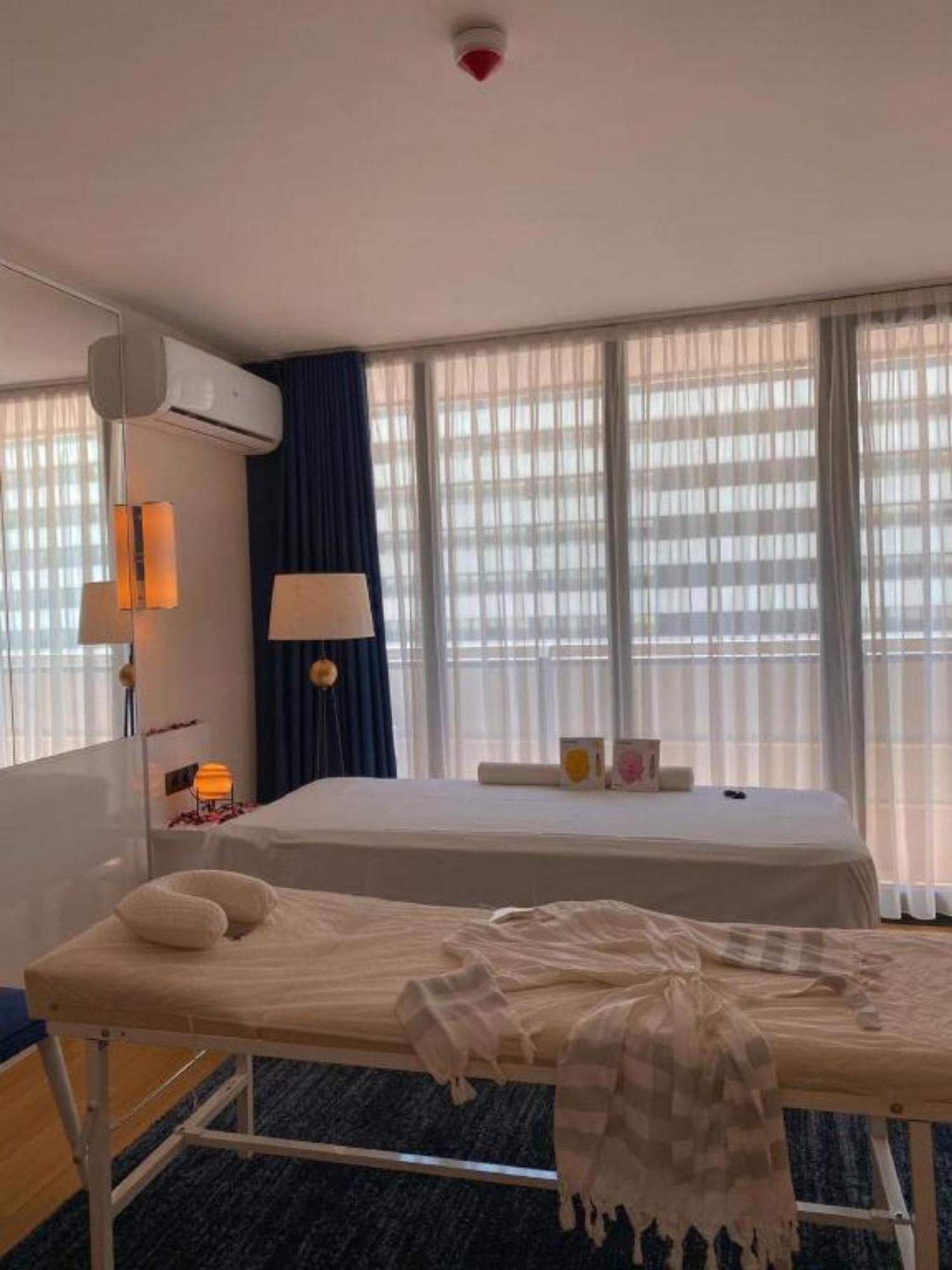 Delux Sea View Aparthotel In Orbi City Batumi Kültér fotó