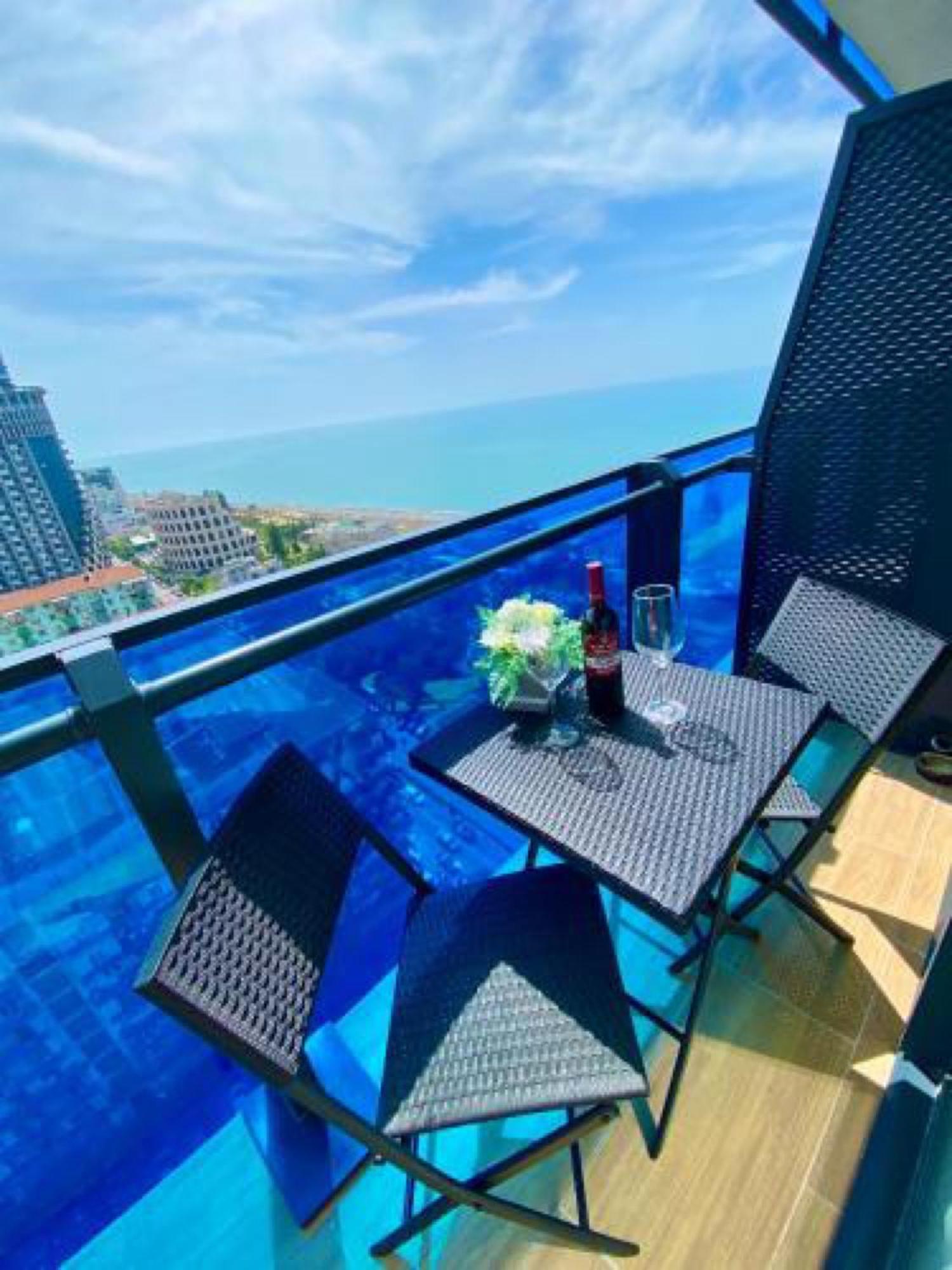 Delux Sea View Aparthotel In Orbi City Batumi Kültér fotó