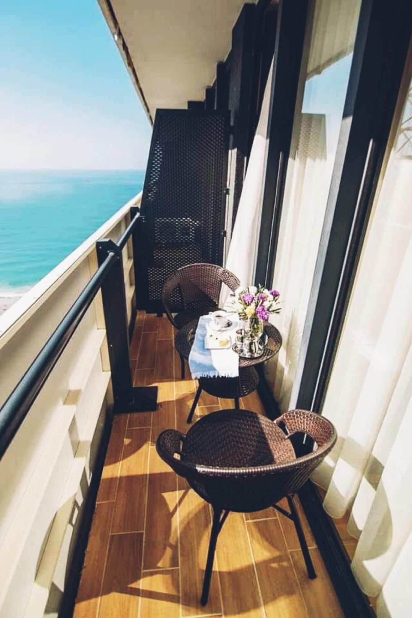 Delux Sea View Aparthotel In Orbi City Batumi Kültér fotó