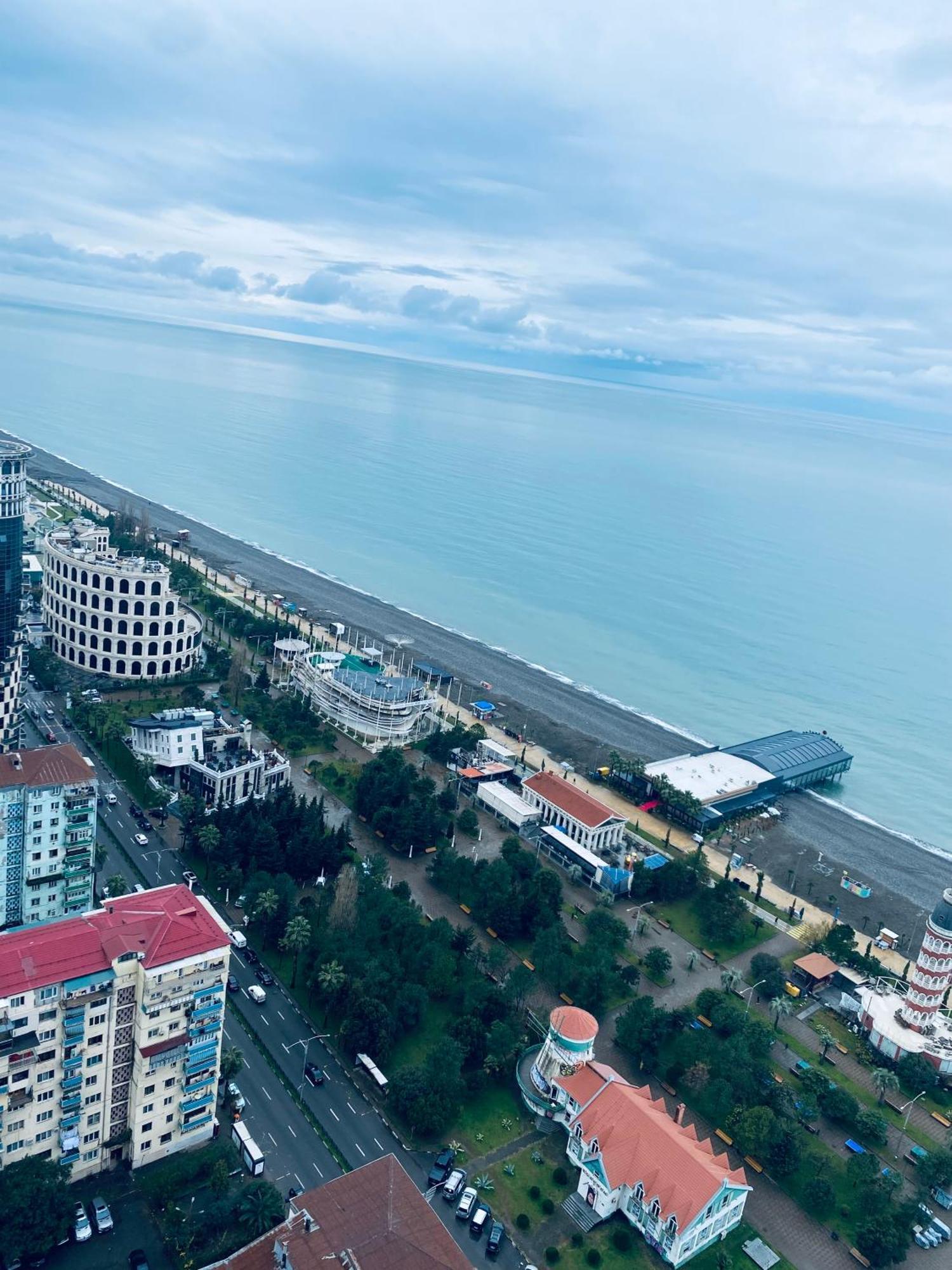 Delux Sea View Aparthotel In Orbi City Batumi Kültér fotó
