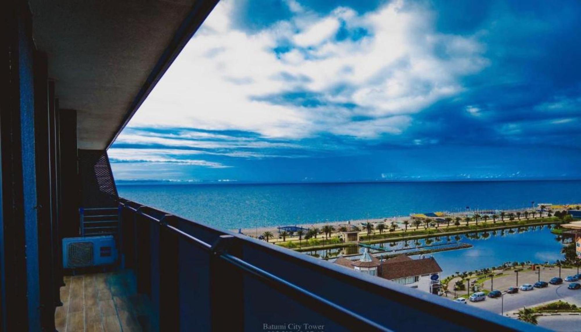 Delux Sea View Aparthotel In Orbi City Batumi Kültér fotó